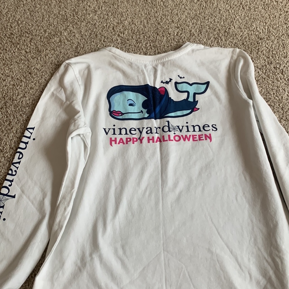Vineyard vines tee